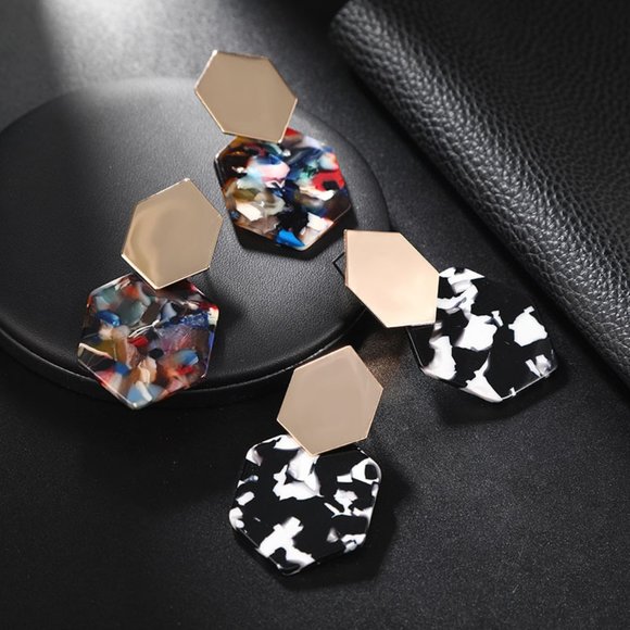 $5 BLOWOUT! Beautiful Hexagon Earrings - Picture 4 of 6